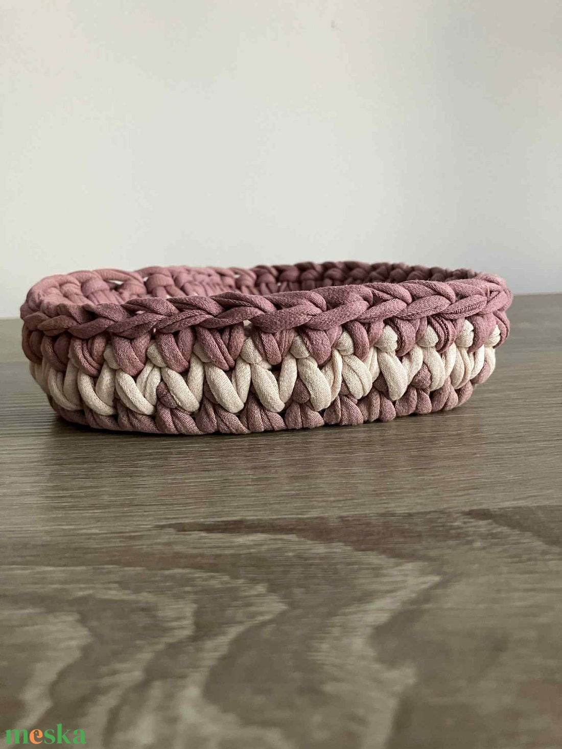 Szív alakú horgolt bonbon kínáló, tároló kosár (három színű) - otthon & életmód - tárolás & rendszerezés - tárolókosár - Meska.hu Szív alakú horgolt bonbon kínáló, tároló kosár (három színű) - otthon & életmód - tárolás & rendszerezés - tárolókosár - Meska.hu