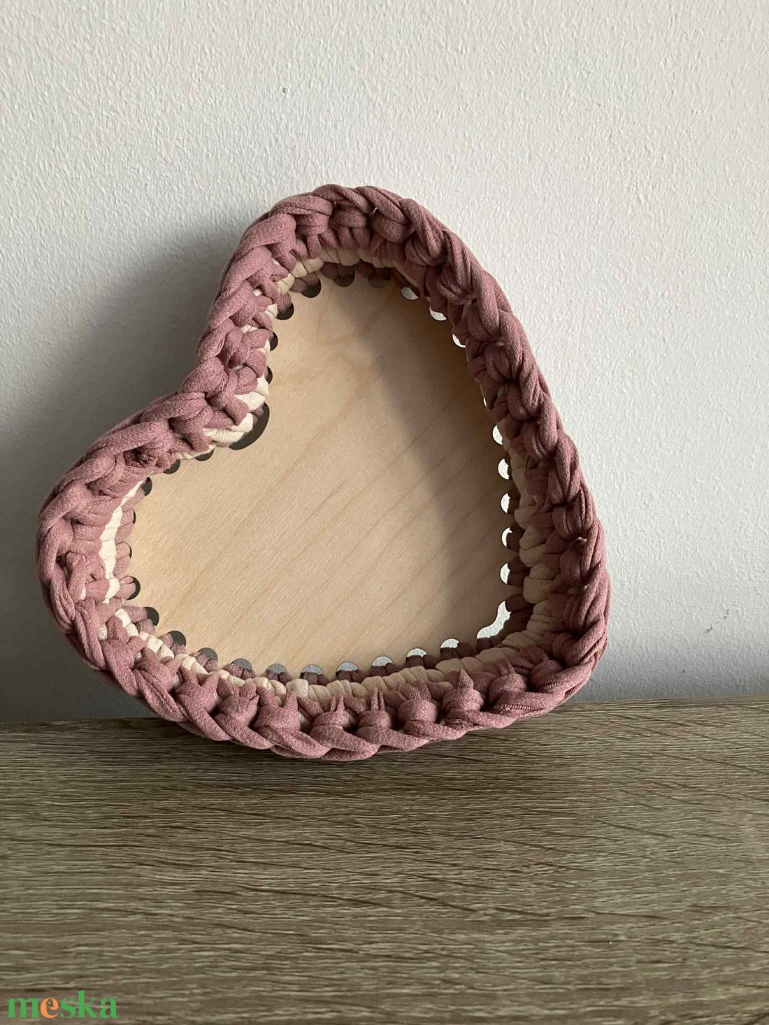 Szív alakú horgolt bonbon kínáló, tároló kosár (három színű) - otthon & életmód - tárolás & rendszerezés - tárolókosár - Meska.hu Szív alakú horgolt bonbon kínáló, tároló kosár (három színű) - otthon & életmód - tárolás & rendszerezés - tárolókosár - Meska.hu