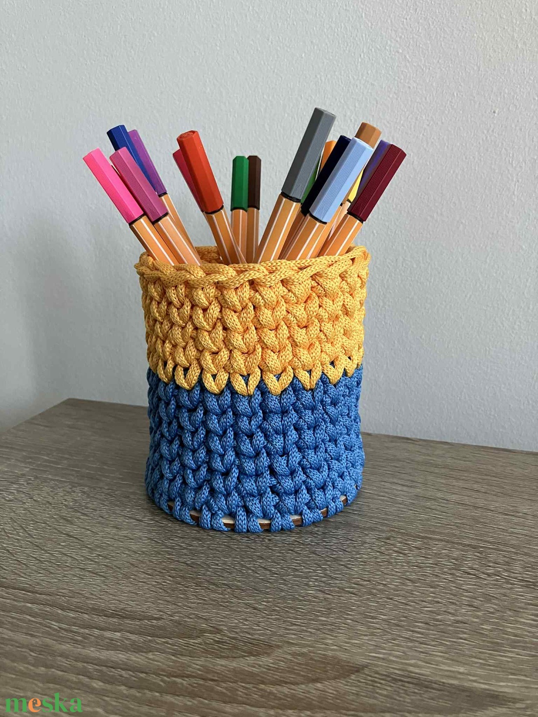 Horgolt ceruzatartó (kék-sárga) - otthon & életmód - papír, írószer - tolltartó & ceruzatekercs - Meska.hu Horgolt ceruzatartó (kék-sárga) - otthon & életmód - papír, írószer - tolltartó & ceruzatekercs - Meska.hu