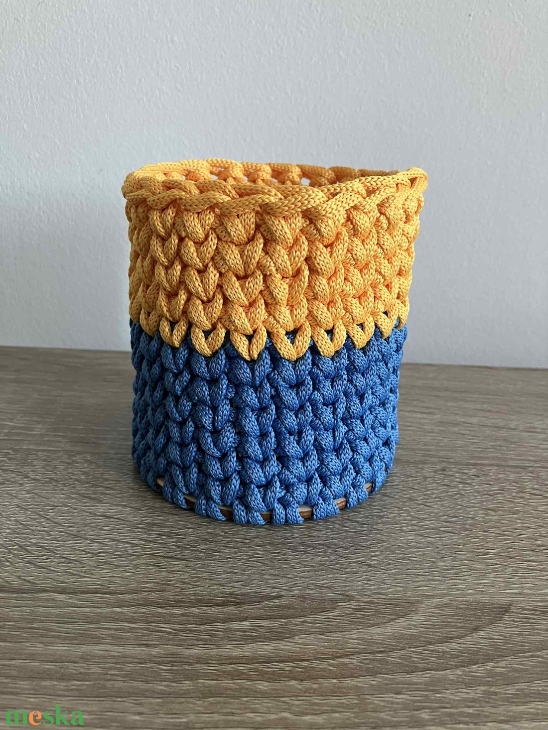 Horgolt ceruzatartó (kék-sárga) - otthon & életmód - papír, írószer - tolltartó & ceruzatekercs - Meska.hu Horgolt ceruzatartó (kék-sárga) - otthon & életmód - papír, írószer - tolltartó & ceruzatekercs - Meska.hu