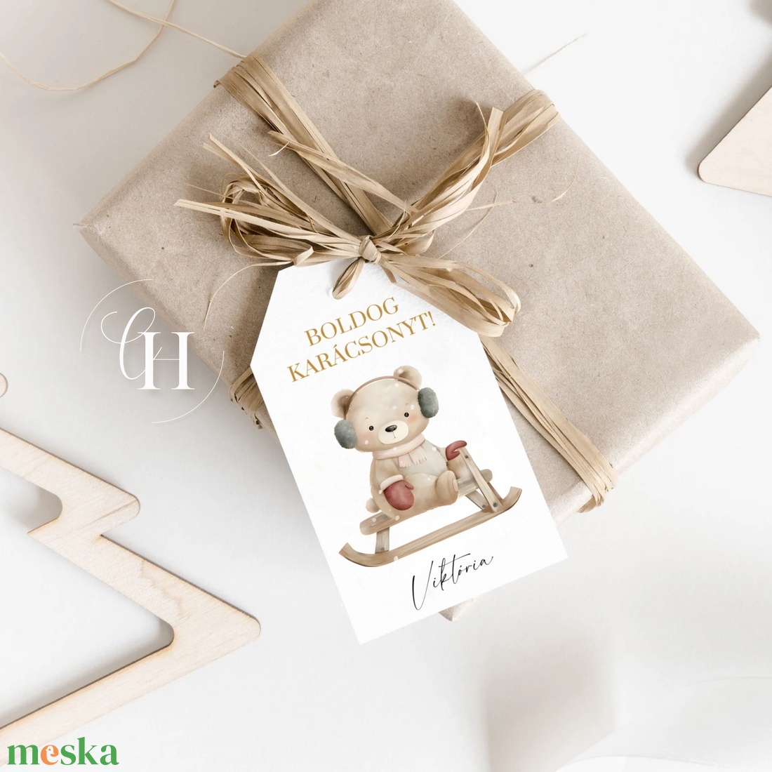 Macis karácsonyi ajándékkísérő kártya - 8 darab ajándékátadó címke - Személyre szabott, ünnepi dizájn - Nyomtatható PDF - karácsony - karácsonyi ajándékozás - karácsonyi képeslap, üdvözlőlap, ajándékkísérő - Meska.hu