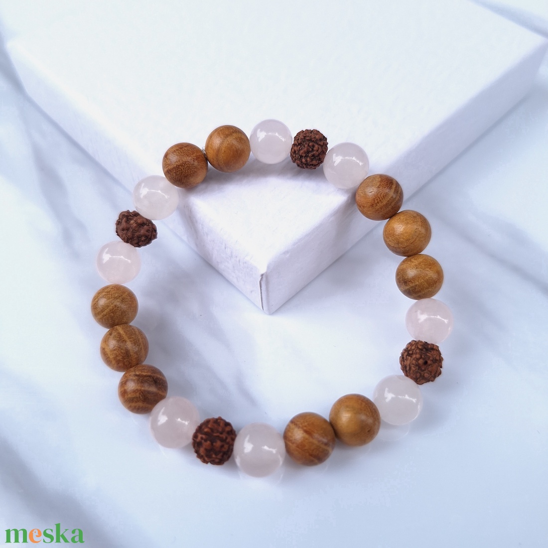 Rózsakvarc-szantálfa-rudraksha ásvány karkötő - ékszer - karkötő - ásványkarkötő - Meska.hu