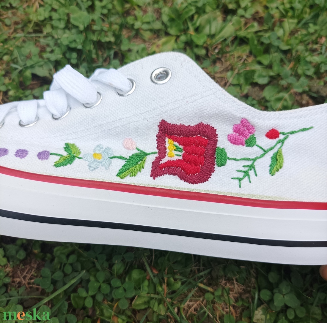 Kzzel hîmzett tornacipő  - ruha & divat - cipő & papucs - cipő, szandál - Meska.hu