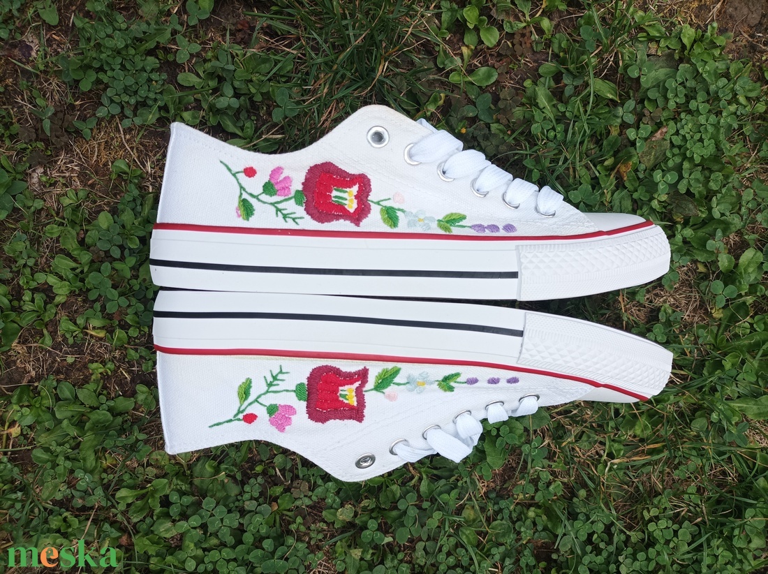 Kzzel hîmzett tornacipő  - ruha & divat - cipő & papucs - cipő, szandál - Meska.hu