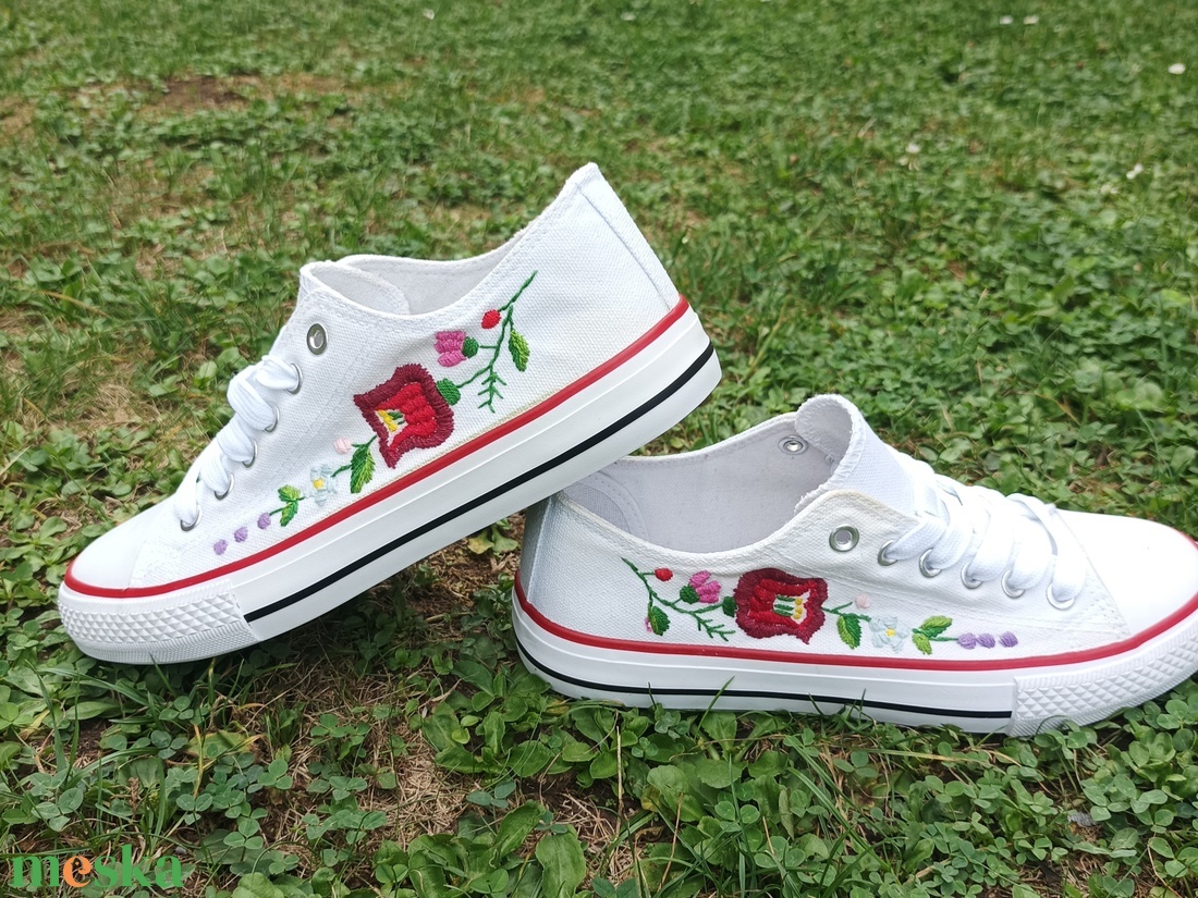 Kzzel hîmzett tornacipő  - ruha & divat - cipő & papucs - cipő, szandál - Meska.hu