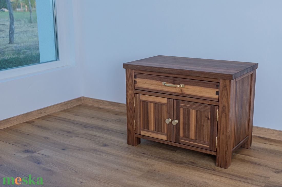 Amerikai diófa éjjeli szekrény - otthon & életmód - bútor - szekrény - Meska.hu
