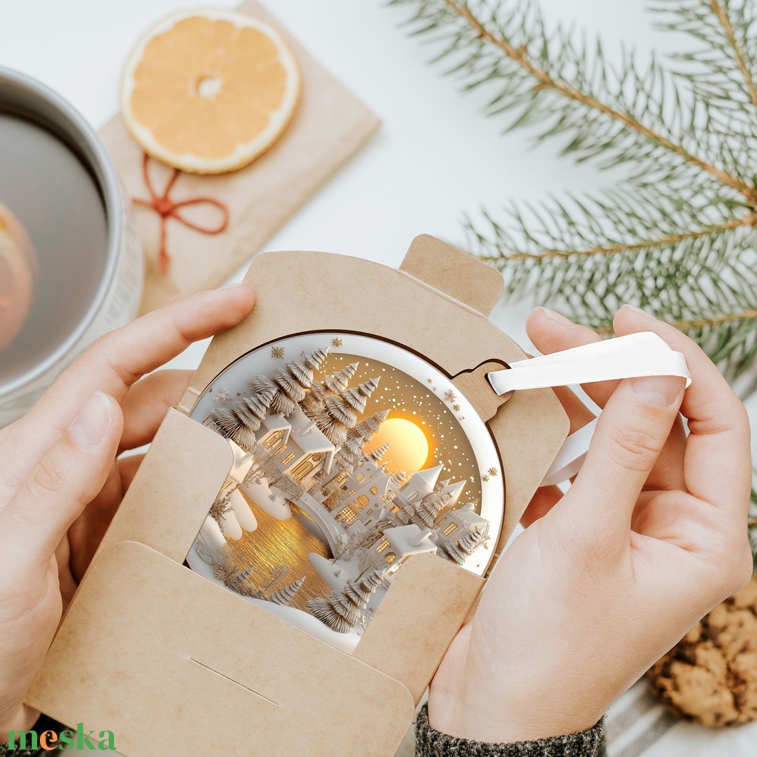 Fehérarany karácsonyfadísz nagy holdas téli tájjal - karácsony - karácsonyi lakásdekoráció - karácsonyi falu, házikó - Meska.hu