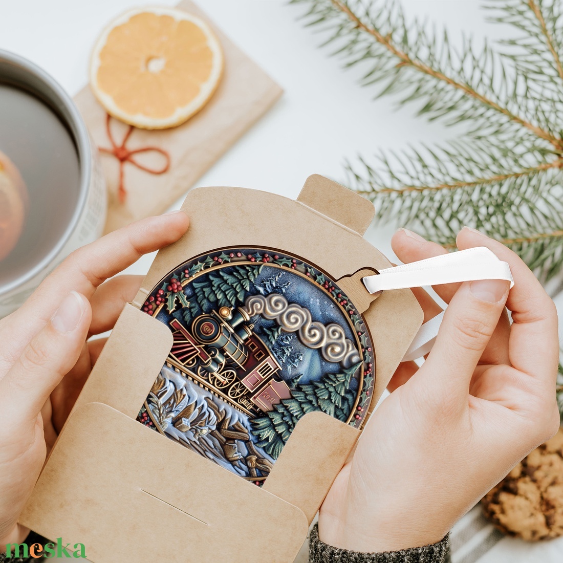 Vintage karácsonyfadísz gőzmozdonnyal és havas erdei tájjal - karácsony - karácsonyi lakásdekoráció - karácsonyi lakásdíszek - Meska.hu