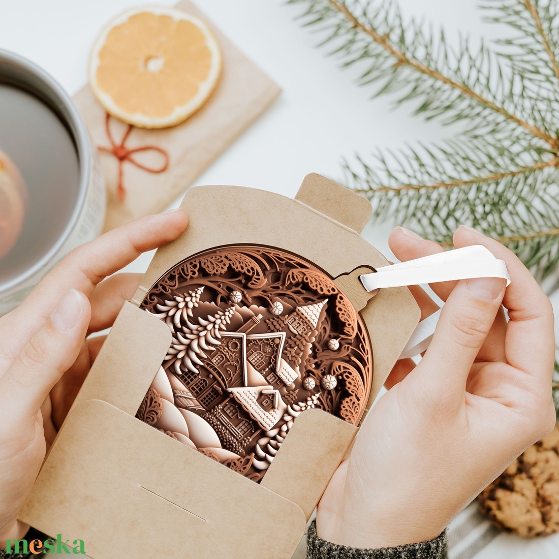 Mézeskalács hangulatú téli falucska karácsonyfadísz - karácsony - karácsonyi lakásdekoráció - karácsonyfadíszek - Meska.hu