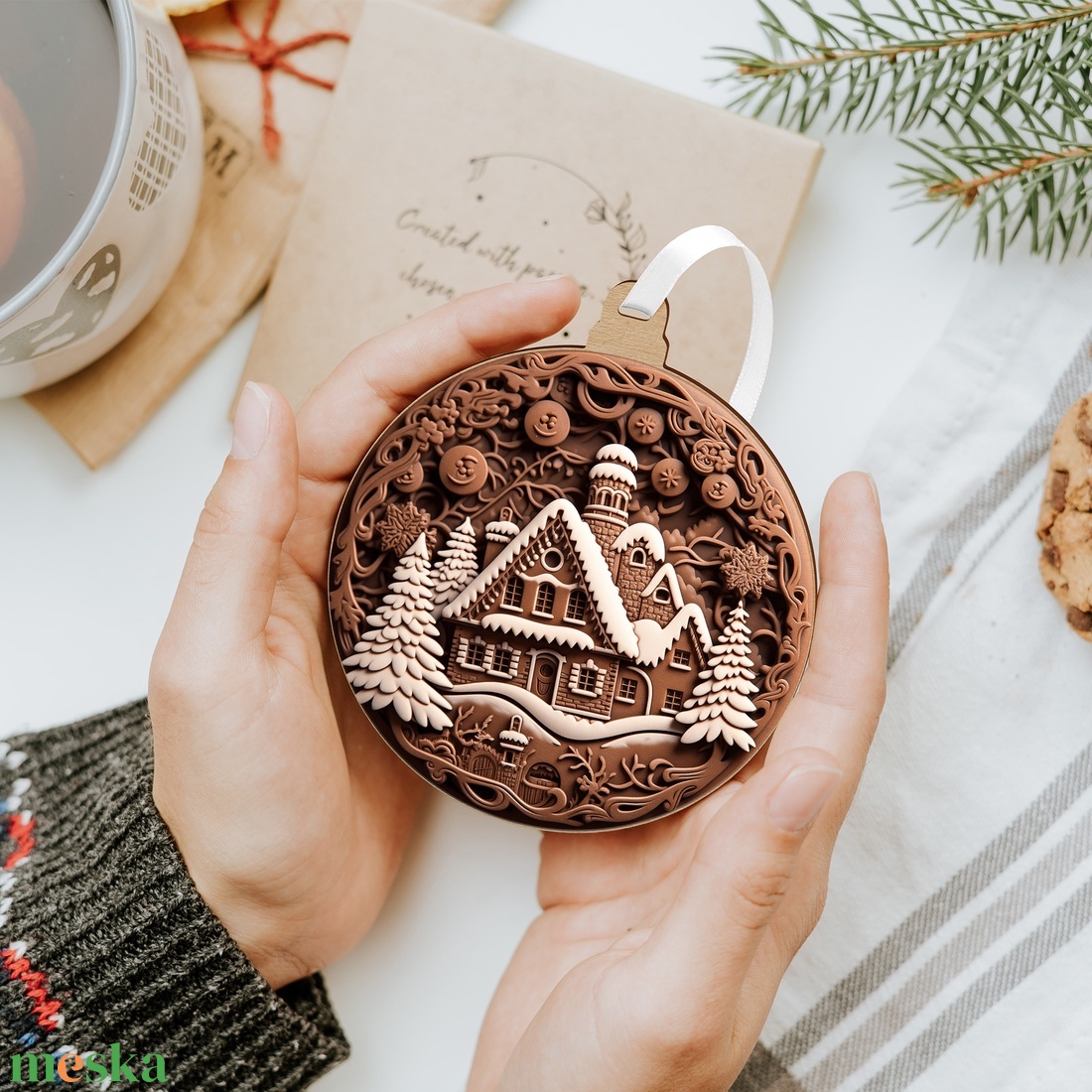 Mézeskalács házikó téli erdőben karácsonyfadísz - karácsony - karácsonyi lakásdekoráció - karácsonyfadíszek - Meska.hu