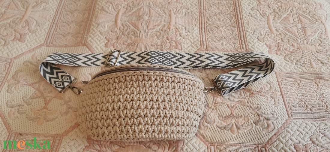 Horgolt övtáska - táska & tok - kézitáska & válltáska - vállon átvethető táska - Meska.hu