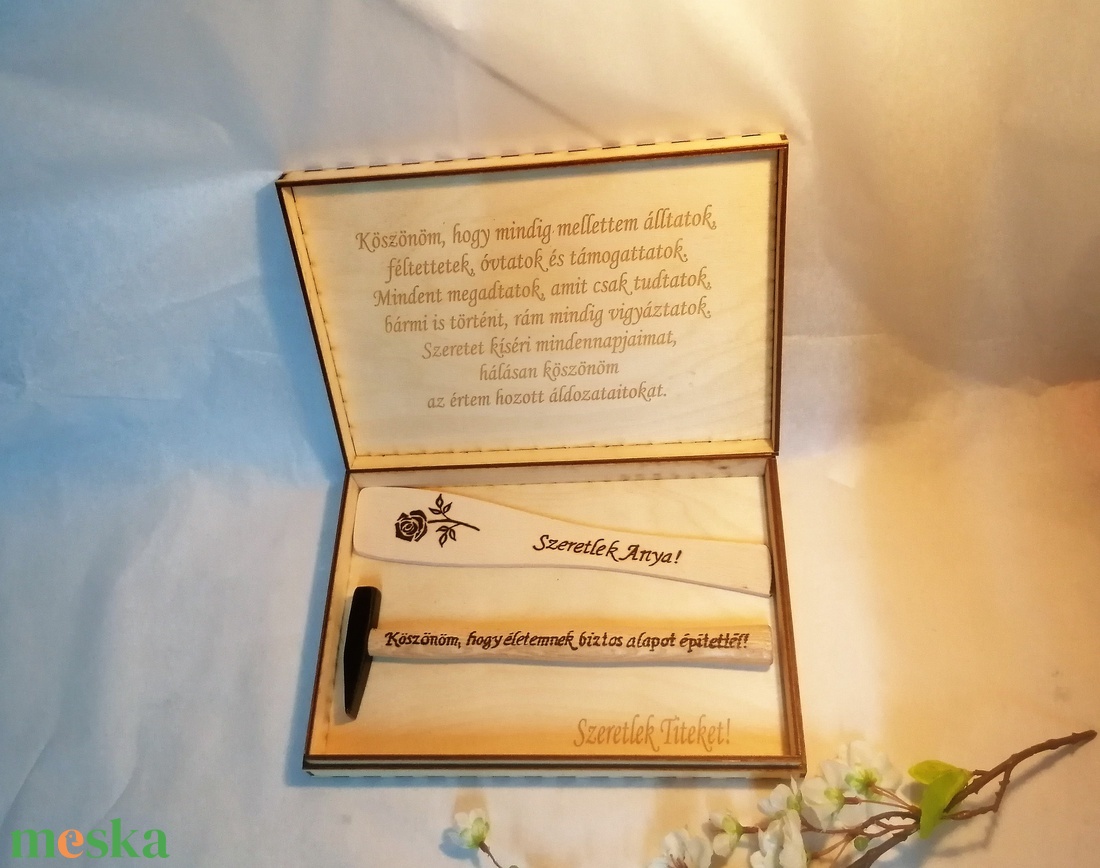 Szülőköszöntő kalapács és fakanál fa dobozban Szülőknek - esküvő - emlék & ajándék - szülőköszöntő ajándék - Meska.hu