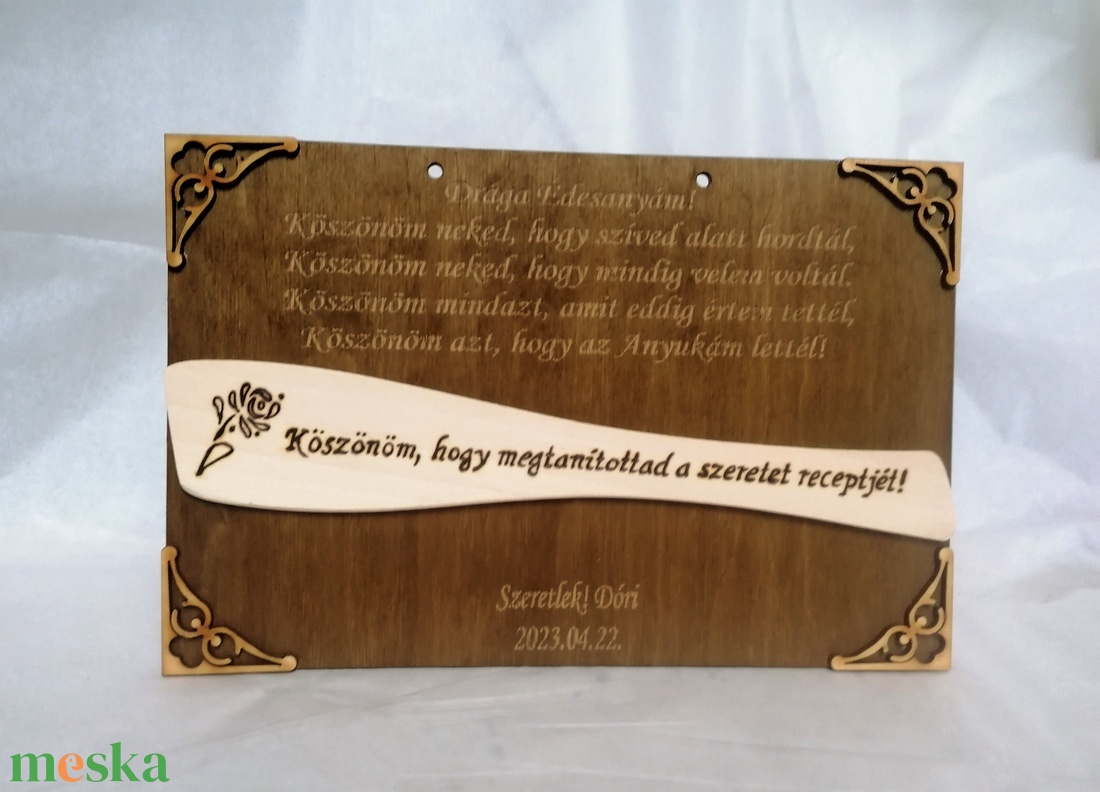 Szülőköszöntő fali fakanalas pácolt fa tábla Édesanyáknak és Nagymamáknak - esküvő - emlék & ajándék - szülőköszöntő ajándék - Meska.hu