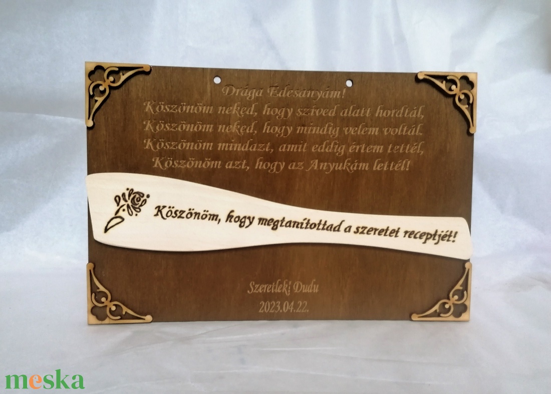 Szülőköszöntő fali fakanalas pácolt fa tábla Édesanyáknak és Nagymamáknak - esküvő - emlék & ajándék - szülőköszöntő ajándék - Meska.hu