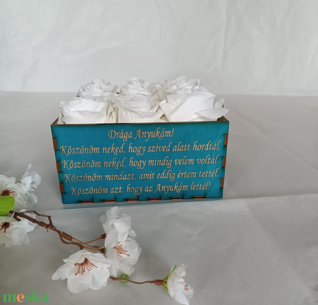 Kék álom virágbox 9 nagyfejű selyemrózsa Édesanyáknak, Nagymamáknak, testvérnek és minden kedves nő szeretteidnek - esküvő - emlék & ajándék - szülőköszöntő ajándék - Meska.hu Kék álom virágbox 9 nagyfejű selyemrózsa Édesanyáknak, Nagymamáknak, testvérnek és minden kedves nő szeretteidnek - esküvő - emlék & ajándék - szülőköszöntő ajándék - Meska.hu