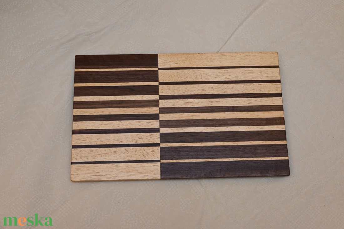 Tálaló tálca vágódeszka csíkozással - otthon & életmód - konyhafelszerelés, tálalás - sütés, főzés - vágódeszka - Meska.hu
