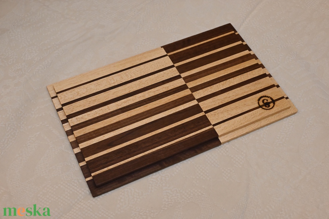Tálaló tálca vágódeszka csíkozással - otthon & életmód - konyhafelszerelés, tálalás - sütés, főzés - vágódeszka - Meska.hu