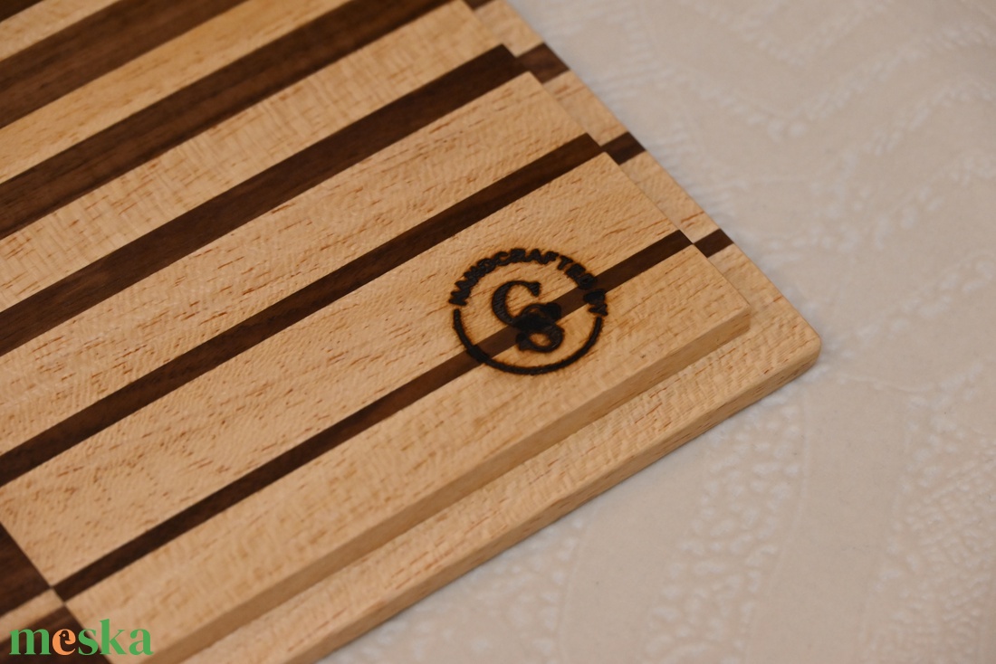 Tálaló tálca vágódeszka csíkozással - otthon & életmód - konyhafelszerelés, tálalás - sütés, főzés - vágódeszka - Meska.hu
