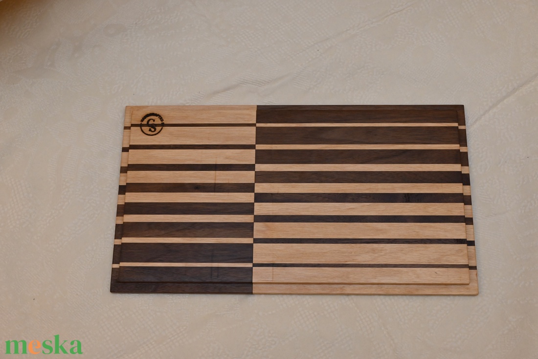 Tálaló tálca vágódeszka csíkozással (2) - otthon & életmód - konyhafelszerelés, tálalás - sütés, főzés - vágódeszka - Meska.hu