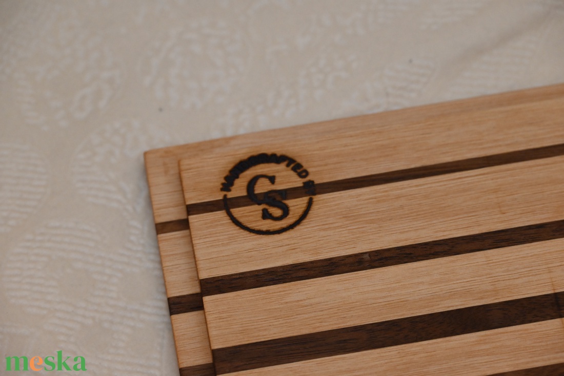 Tálaló tálca vágódeszka csíkozással (2) - otthon & életmód - konyhafelszerelés, tálalás - sütés, főzés - vágódeszka - Meska.hu