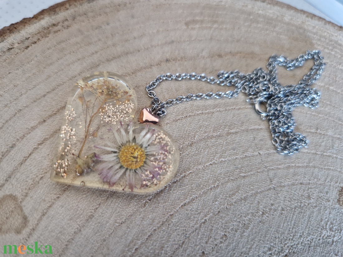 Epoxy szív alakú medál - Flower - ékszer - nyaklánc - medálos nyaklánc - Meska.hu Epoxy szív alakú medál - Flower - ékszer - nyaklánc - medálos nyaklánc - Meska.hu