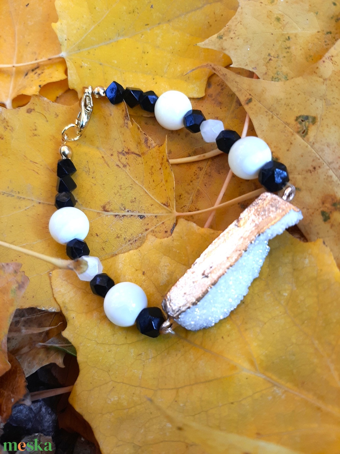 Fehér titánium karkötő - ékszer - karkötő - ásványkarkötő - Meska.hu