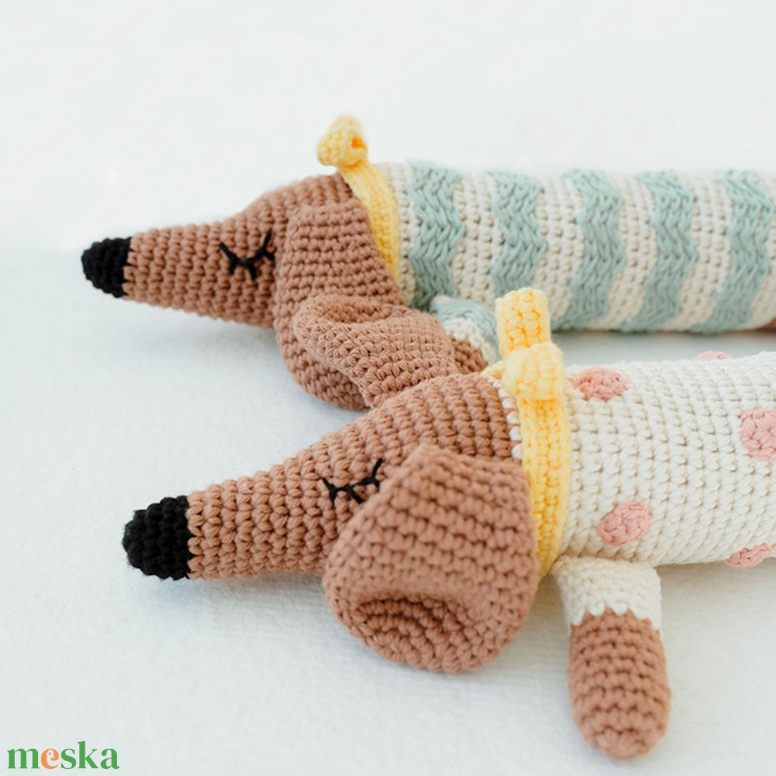 Horgolt tacsi lány - játék & sport - plüssállat & játékfigura - kutya - Meska.hu