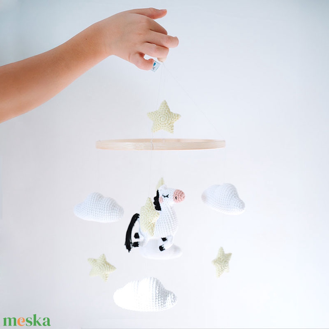 Kiságyforgó horgolt lovacskával - játék & sport - 3 éves kor alattiaknak - kiságyforgó - Meska.hu