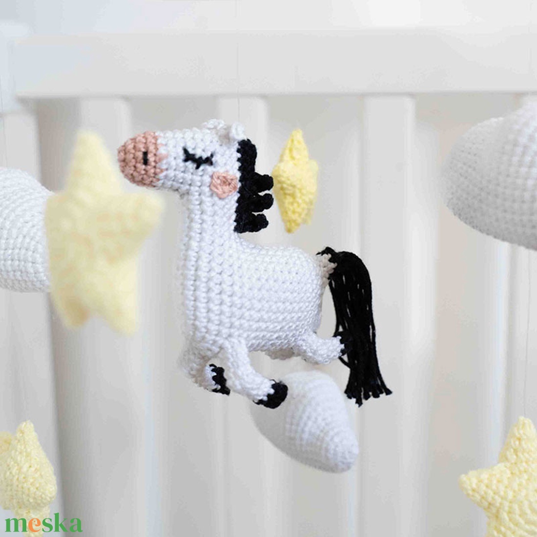 Kiságyforgó horgolt lovacskával - játék & sport - 3 éves kor alattiaknak - kiságyforgó - Meska.hu