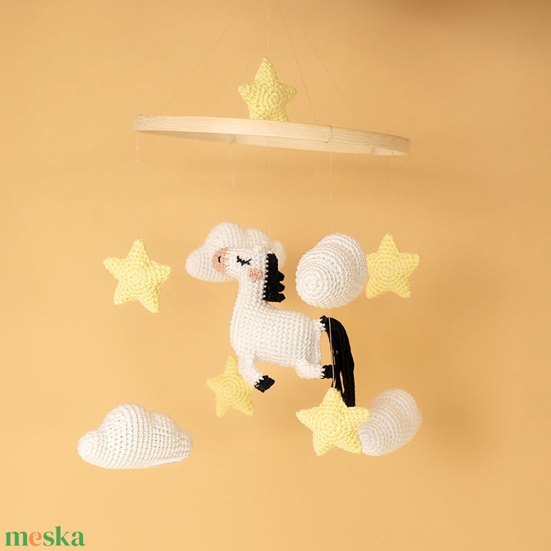 Kiságyforgó horgolt lovacskával - játék & sport - 3 éves kor alattiaknak - kiságyforgó - Meska.hu