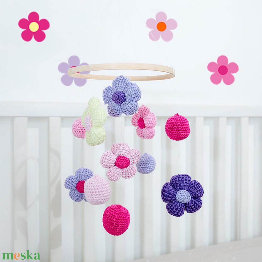 Horgolt sokvirágos kiságyforgó - játék & sport - 3 éves kor alattiaknak - kiságyforgó - Meska.hu
