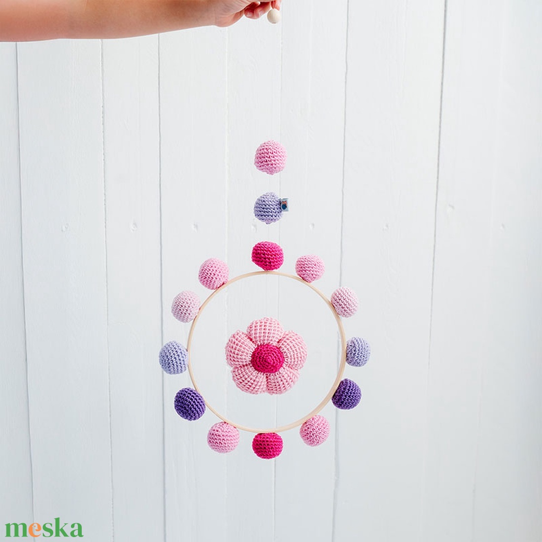 Horgolt egyvirágos kiságyforgó - játék & sport - 3 éves kor alattiaknak - kiságyforgó - Meska.hu