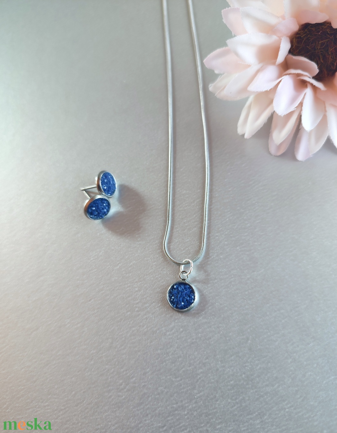 Kék műgyanta betétes ékszerszett - letisztult nyaklánc és fülbevaló  - ékszer - ékszerszett - Meska.hu