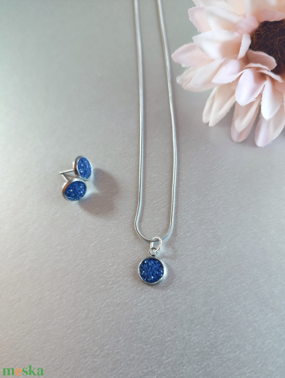 Kék műgyanta betétes ékszerszett - letisztult nyaklánc és fülbevaló  - ékszer - ékszerszett - Meska.hu
