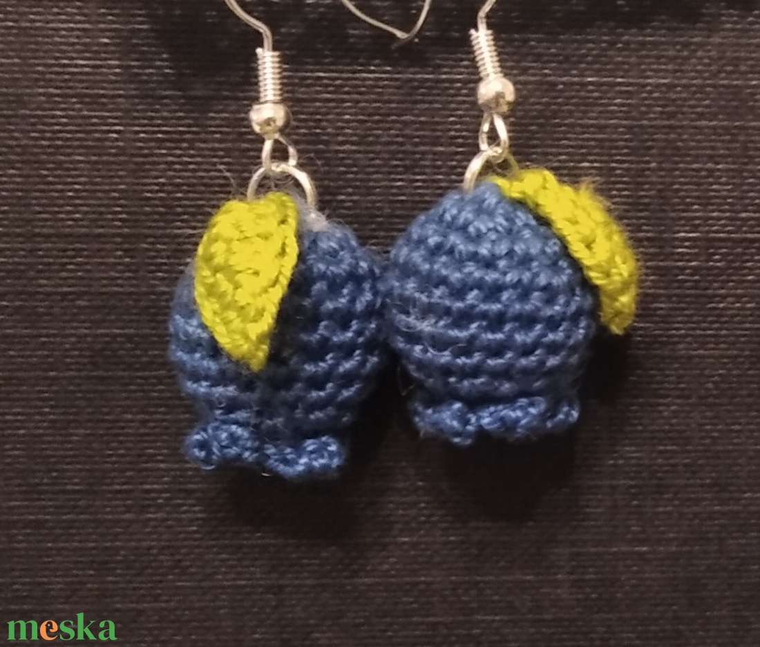 Horgolt áfonya fülbevaló - ékszer - fülbevaló - lógós kerek fülbevaló - Meska.hu