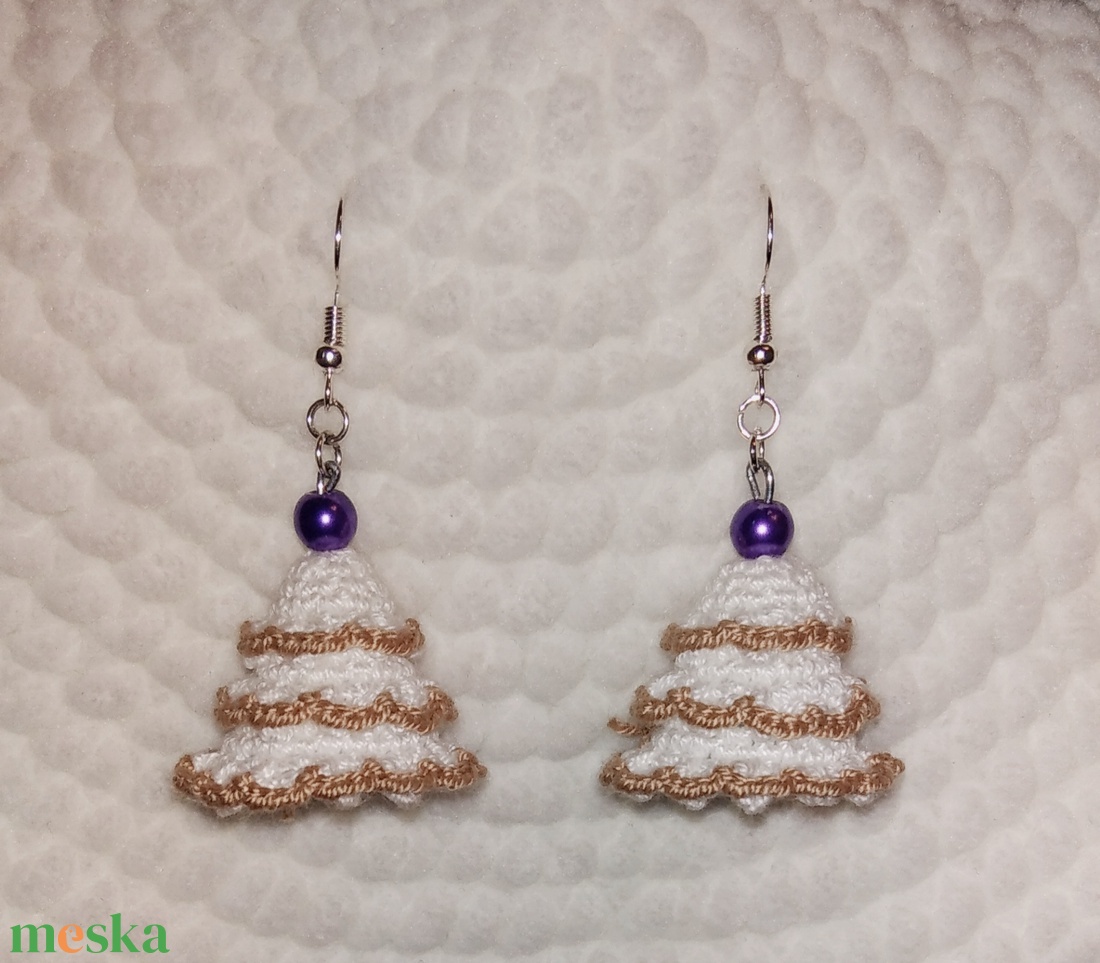 Fehér karácsonyfa horgolt fülbevaló - ékszer - fülbevaló - lógó fülbevaló - Meska.hu