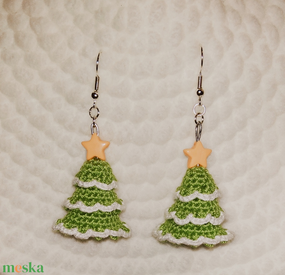 Karácsonyfa horgolt fülbevaló - ékszer - fülbevaló - lógó fülbevaló - Meska.hu