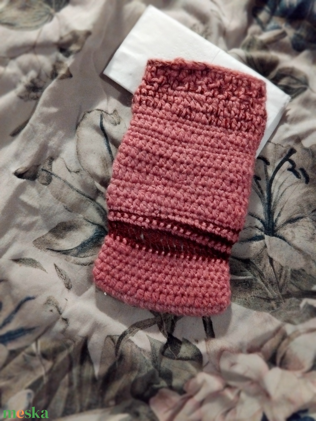 Zsepitartó, lyukacsos - táska & tok - pénztárca & más tok - zsebkendőtartó tok - Meska.hu