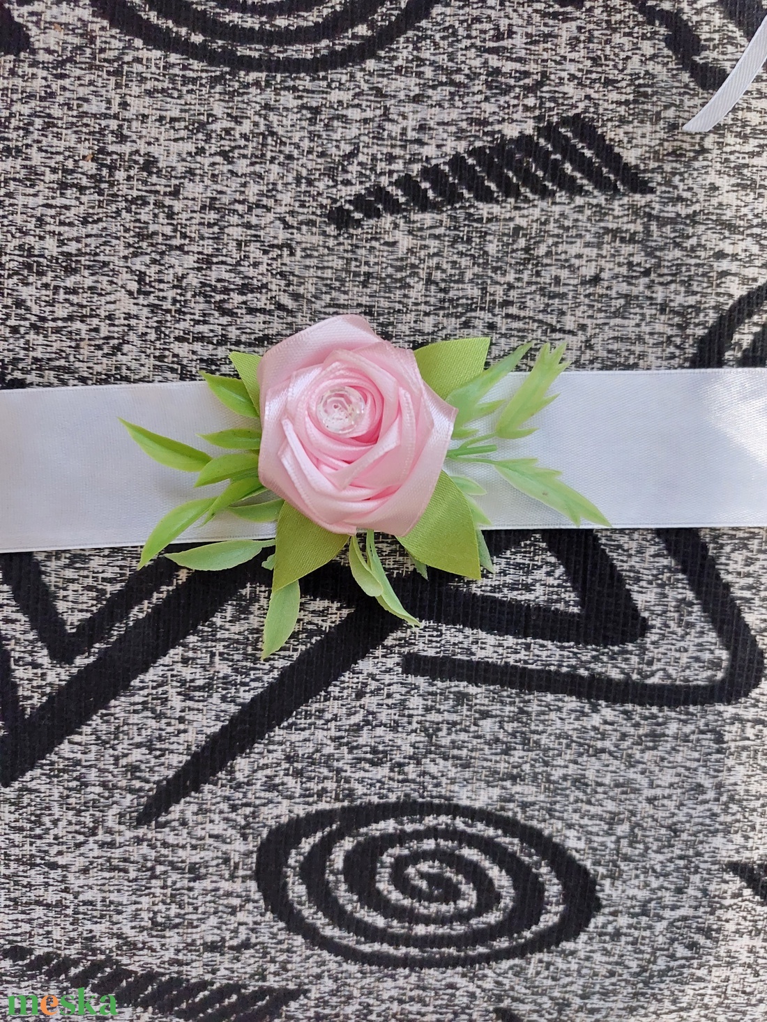 Kitűző és csuklódísz  - esküvő - ékszer - karkötő & csuklódísz - Meska.hu