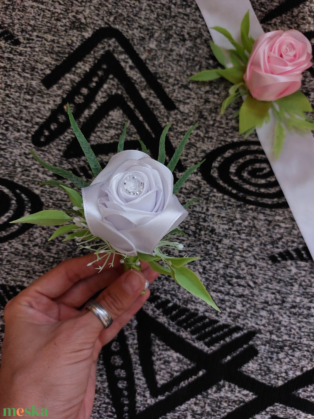 Kitűző és csuklódísz  - esküvő - ékszer - karkötő & csuklódísz - Meska.hu