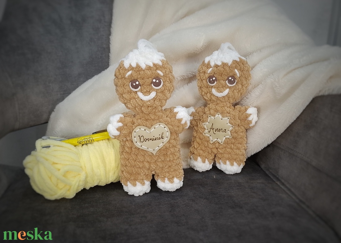 Horgolt mézike egyedi névvel - karácsony - karácsonyi lakásdekoráció - karácsonyi lakásdíszek - Meska.hu