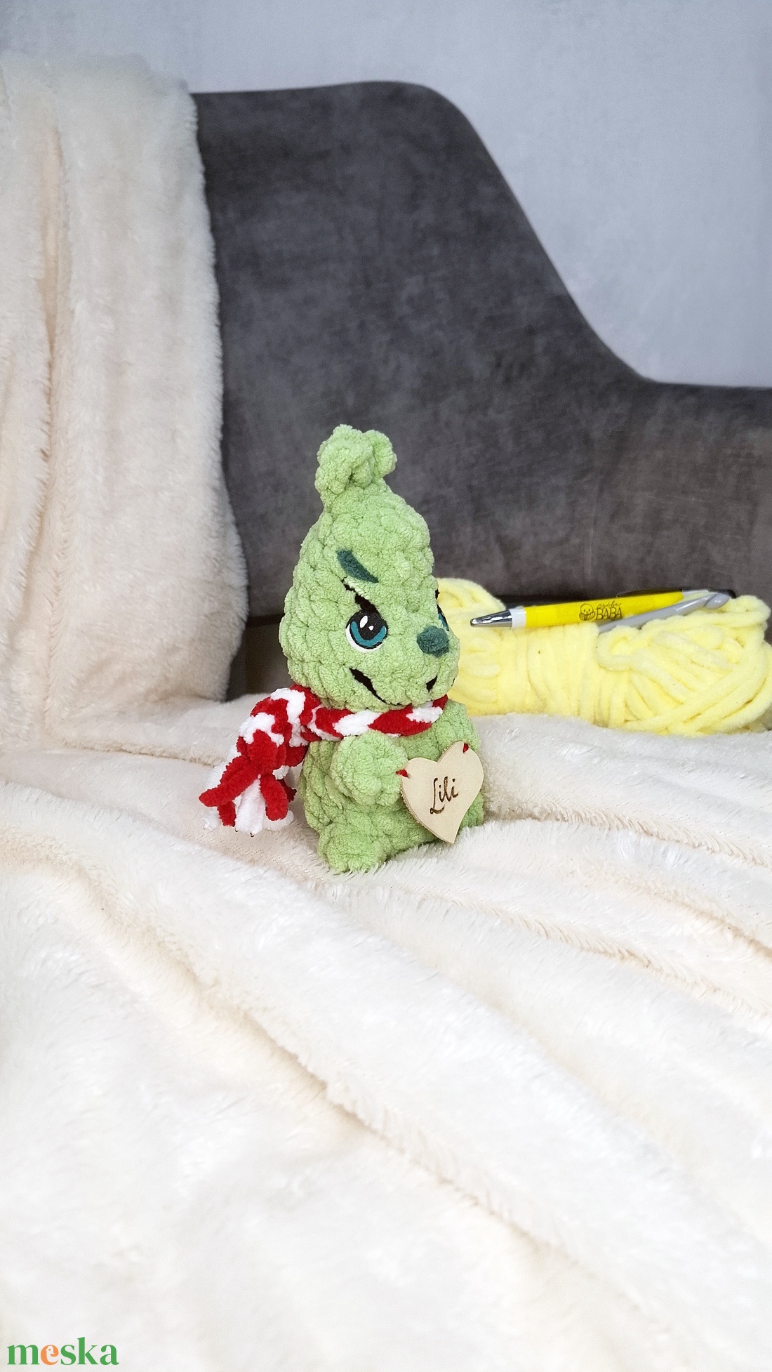 Horgolt kicsi grincs egyedi névvel - karácsony - karácsonyi lakásdekoráció - karácsonyi lakásdíszek - Meska.hu