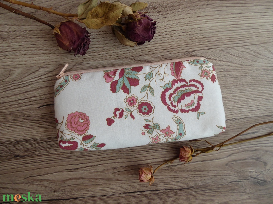 Rózsaszín virágos tolltartó, sminkes neszeszer - otthon & életmód - papír, írószer - tolltartó & ceruzatekercs - Meska.hu