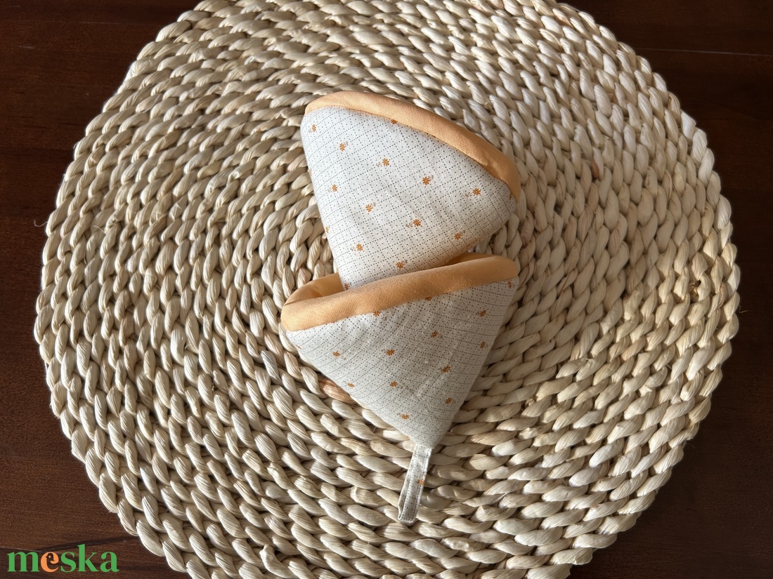 Edényfogó fül - otthon & életmód - konyhafelszerelés, tálalás - konyhai textil - edényfogó & edényfedő - Meska.hu Edényfogó fül - otthon & életmód - konyhafelszerelés, tálalás - konyhai textil - edényfogó & edényfedő - Meska.hu