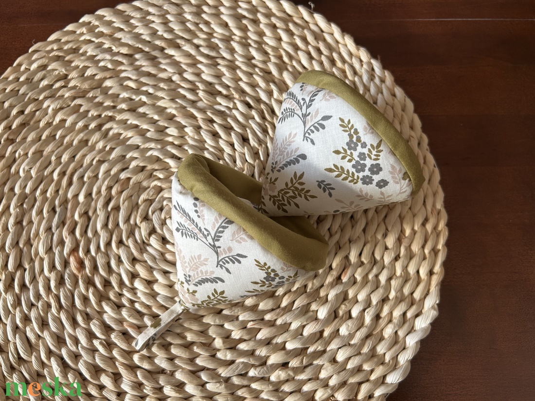 Edényfogó fül - otthon & életmód - konyhafelszerelés, tálalás - konyhai textil - edényfogó & edényfedő - Meska.hu Edényfogó fül - otthon & életmód - konyhafelszerelés, tálalás - konyhai textil - edényfogó & edényfedő - Meska.hu