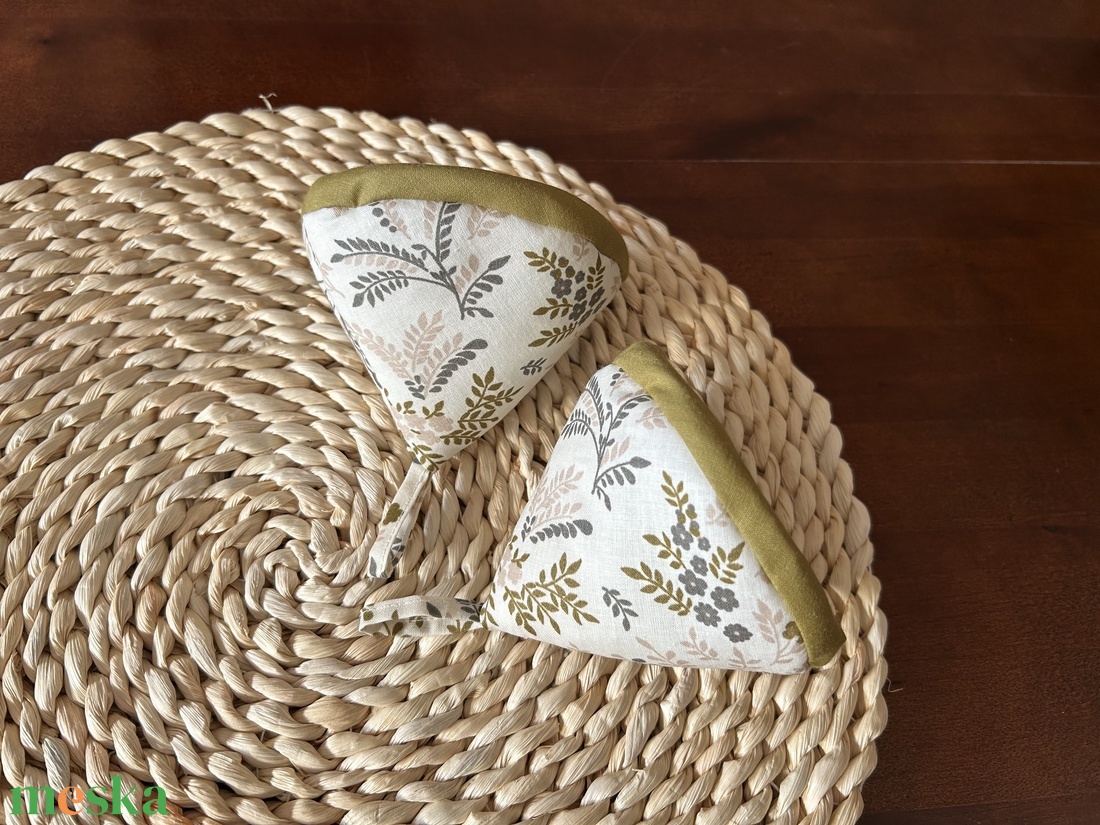 Edényfogó fül - otthon & életmód - konyhafelszerelés, tálalás - konyhai textil - edényfogó & edényfedő - Meska.hu Edényfogó fül - otthon & életmód - konyhafelszerelés, tálalás - konyhai textil - edényfogó & edényfedő - Meska.hu