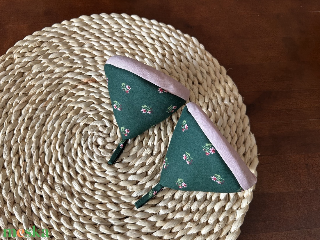 Edényfogó fül - otthon & életmód - konyhafelszerelés, tálalás - konyhai textil - edényfogó & edényfedő - Meska.hu Edényfogó fül - otthon & életmód - konyhafelszerelés, tálalás - konyhai textil - edényfogó & edényfedő - Meska.hu
