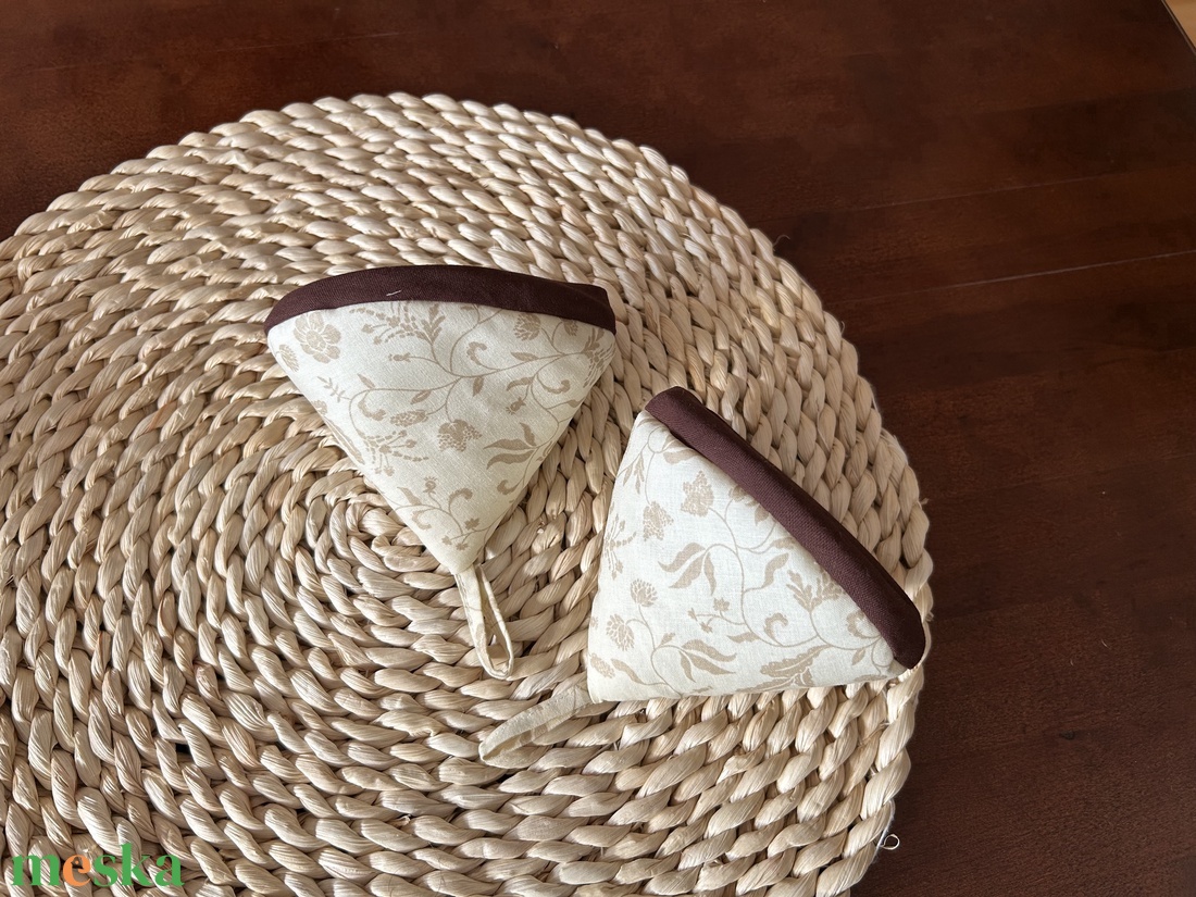 Edényfogó fül - otthon & életmód - konyhafelszerelés, tálalás - konyhai textil - edényfogó & edényfedő - Meska.hu Edényfogó fül - otthon & életmód - konyhafelszerelés, tálalás - konyhai textil - edényfogó & edényfedő - Meska.hu