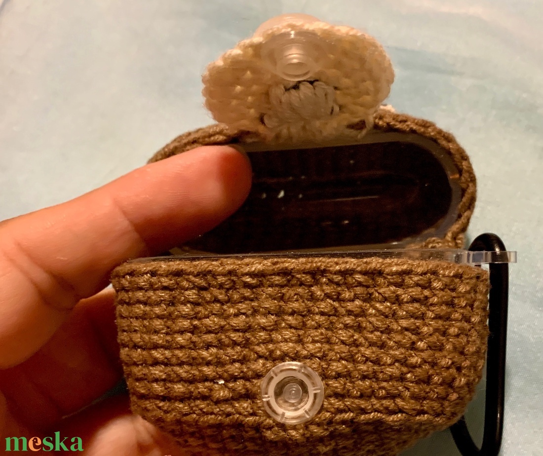 Airpods pro tok horgolt maci - táska & tok - pénztárca & más tok - fülhallgató tok - Meska.hu Airpods pro tok horgolt maci - táska & tok - pénztárca & más tok - fülhallgató tok - Meska.hu