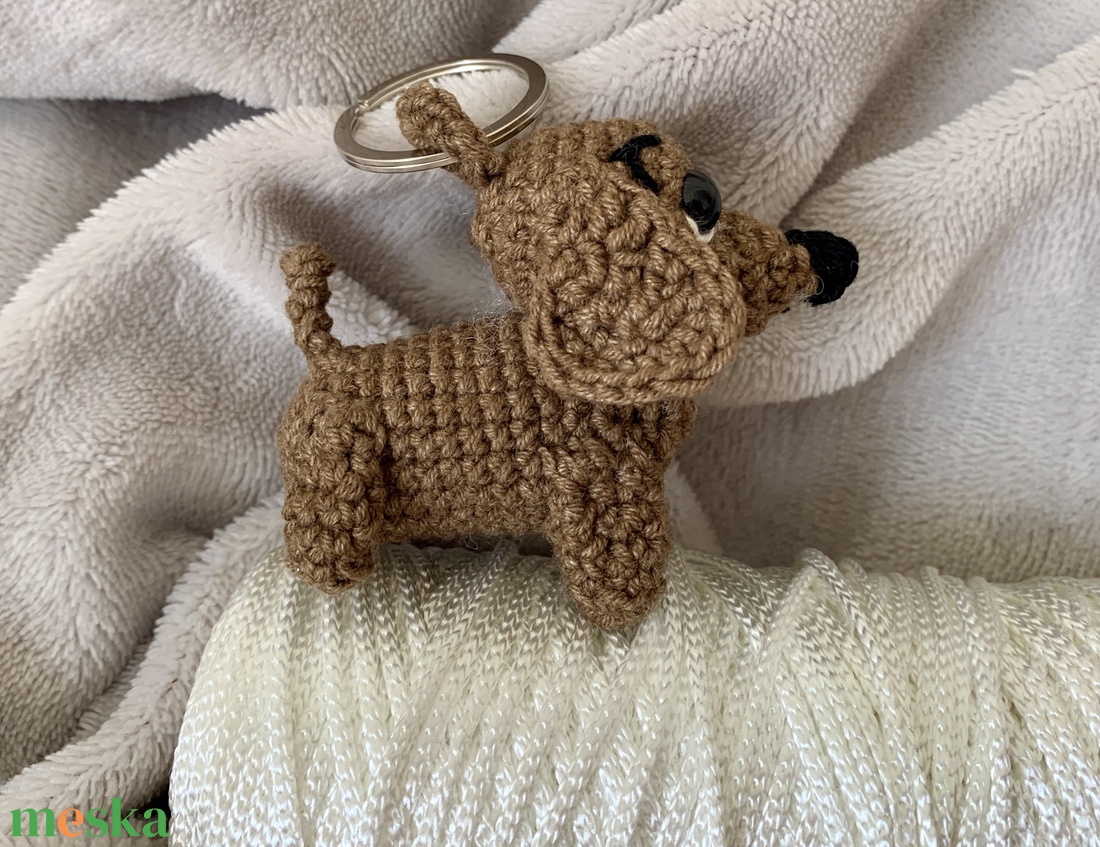 Mini tacskó horgolási minta kulcstartónak és táskafüggeléknek - diy (csináld magad) - szabásminta, útmutató - horgolási minta - Meska.hu Mini tacskó horgolási minta kulcstartónak és táskafüggeléknek - diy (csináld magad) - szabásminta, útmutató - horgolási minta - Meska.hu